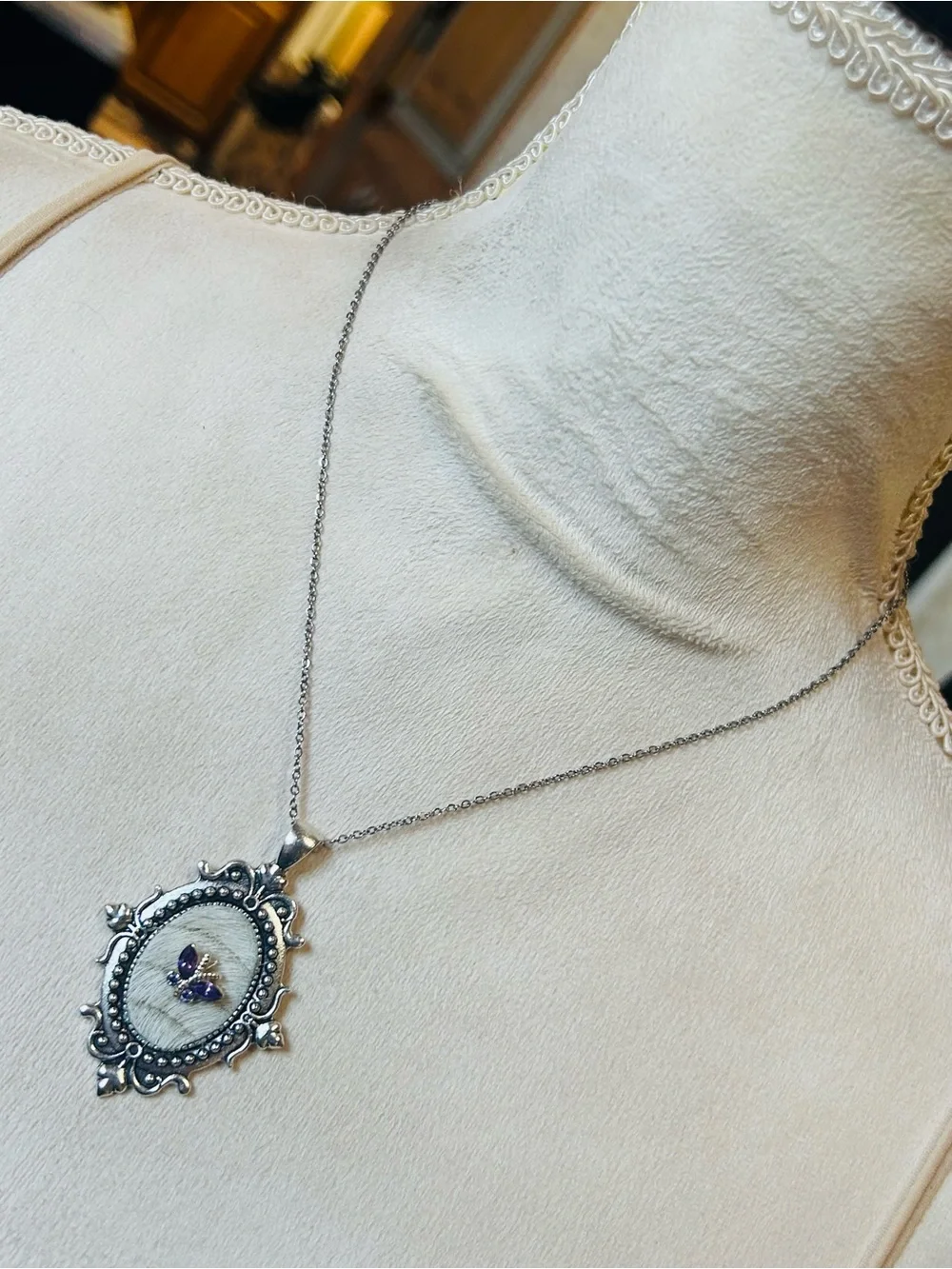 Handcrafted cowhide vintage gem cameo pendant on chain necklace